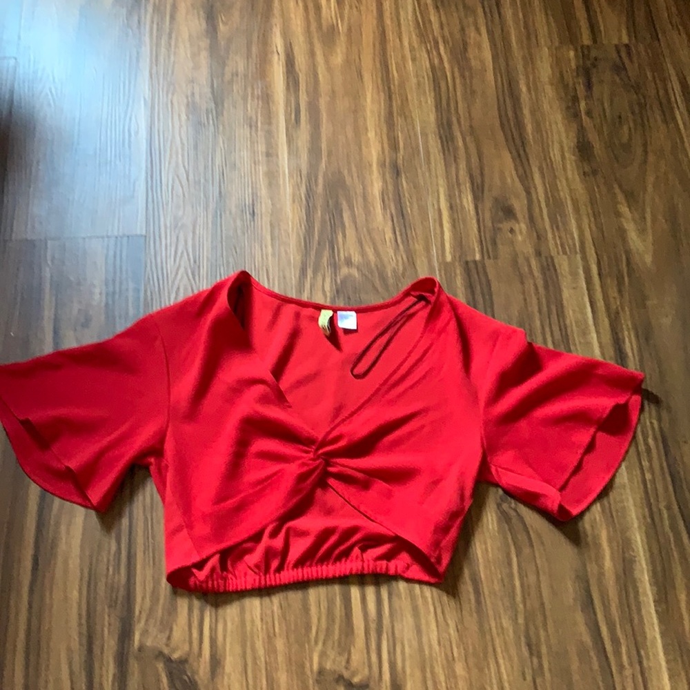 $Red knot front crop top